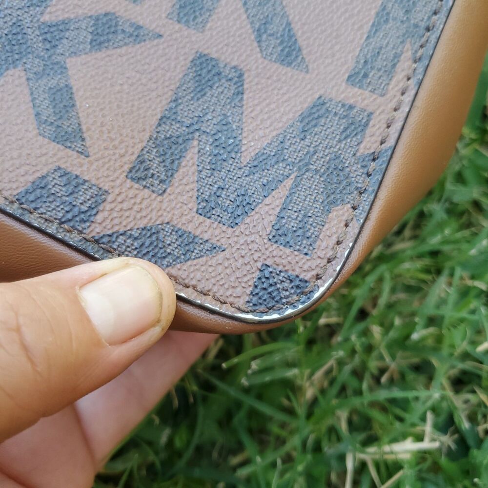 Michael Kors Crossbody - Picture 4 of 11